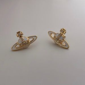 vivienne westwood white saturn orb earrings